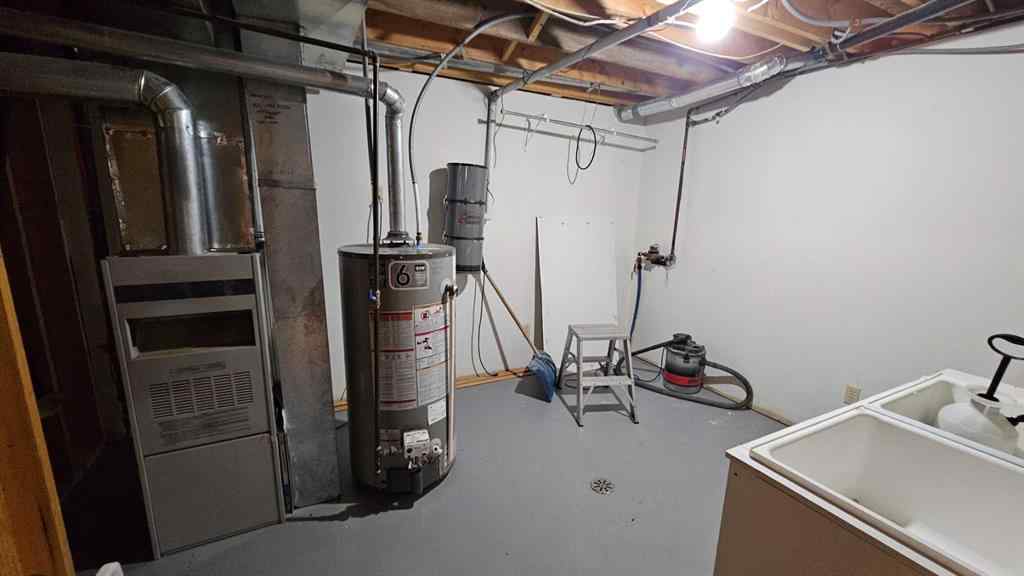 MLS® A2236730 - 207 Centre Avenue NE in NONE Milk River, Residential