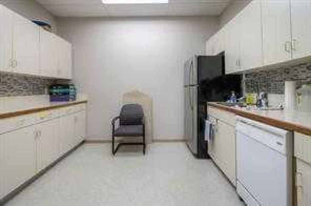 MLS® A2236808 - 413 3 Avenue N in NONE Vauxhall, Commercial