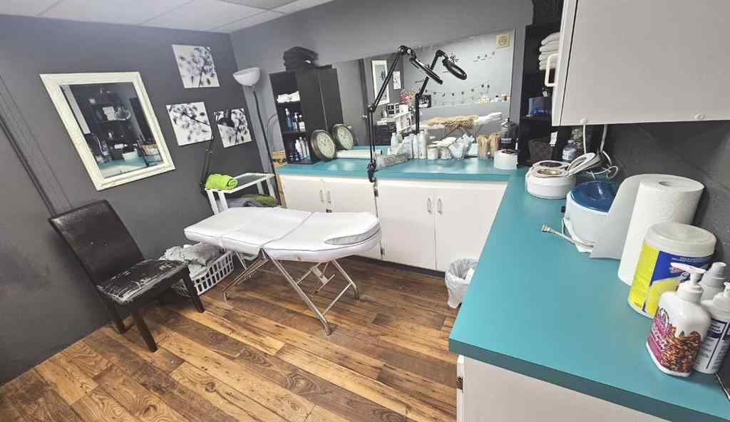 MLS® A2236814 - 724 23 Street N in NONE Rural Lethbridge County, Commercial