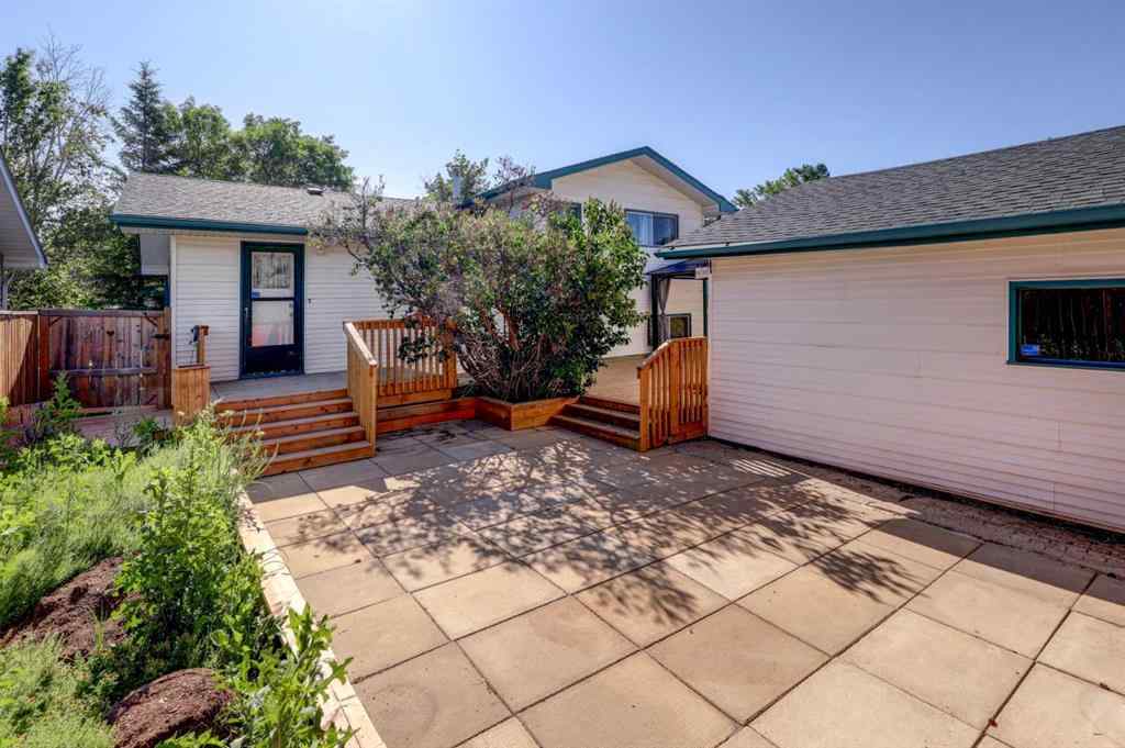 MLS® A2236834 - 355 Pinewind Road NE in Pineridge Calgary, Residential