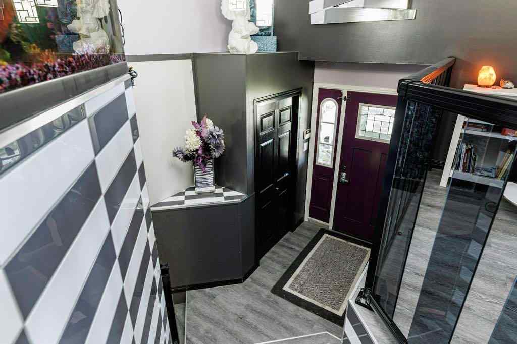 MLS® A2236843 - 5473 52 Avenue  in Downtown Lacombe Lacombe, Residential