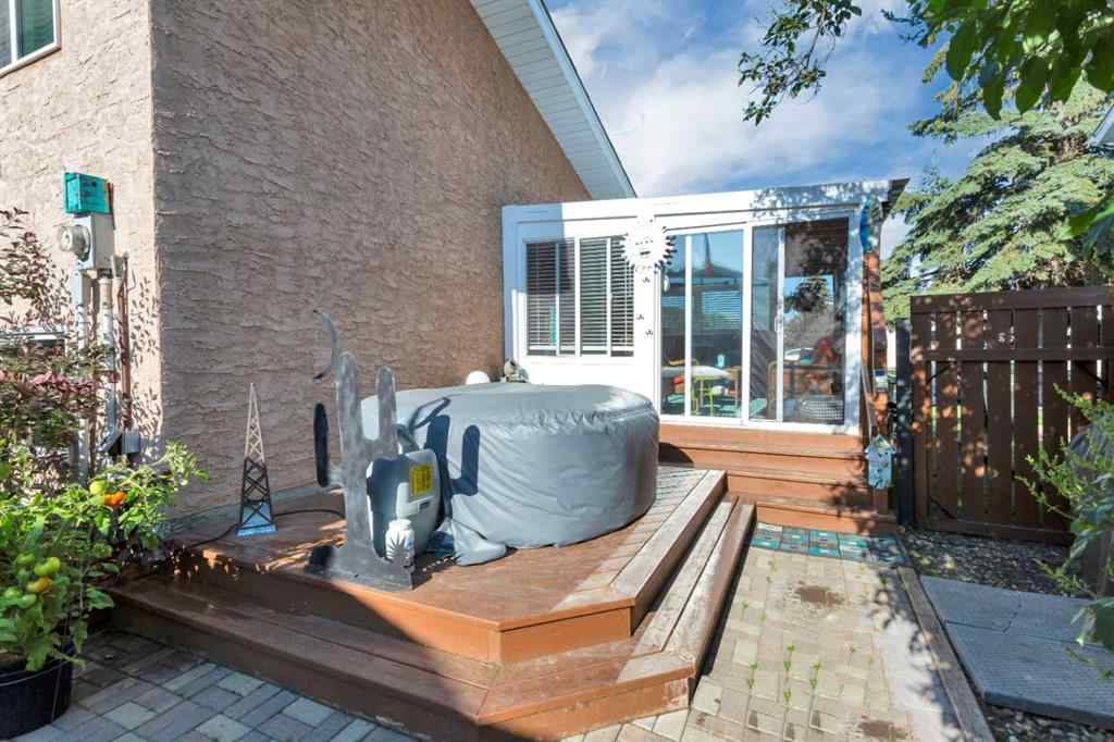 MLS® A2236881 - 5810 60 Street  in Lucas Heights Ponoka, Residential