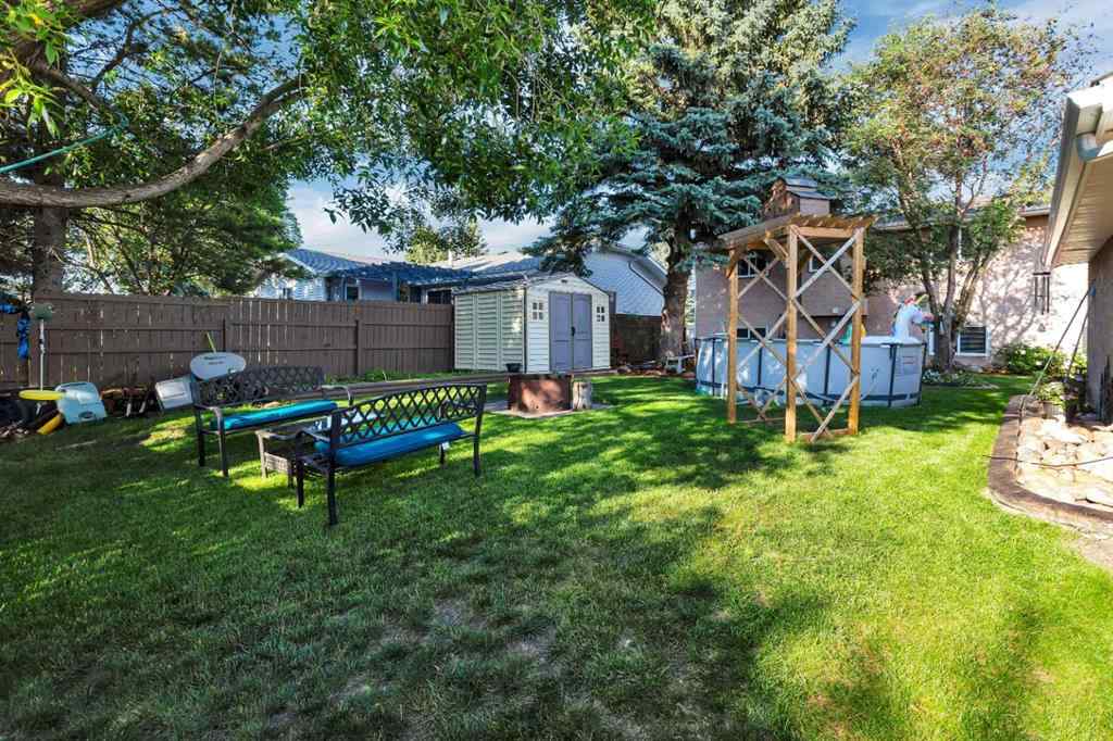 MLS® A2236881 - 5810 60 Street  in Lucas Heights Ponoka, Residential