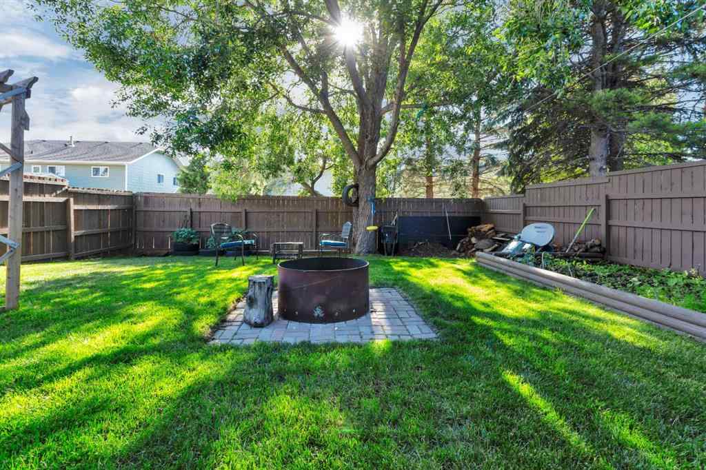MLS® A2236881 - 5810 60 Street  in Lucas Heights Ponoka, Residential