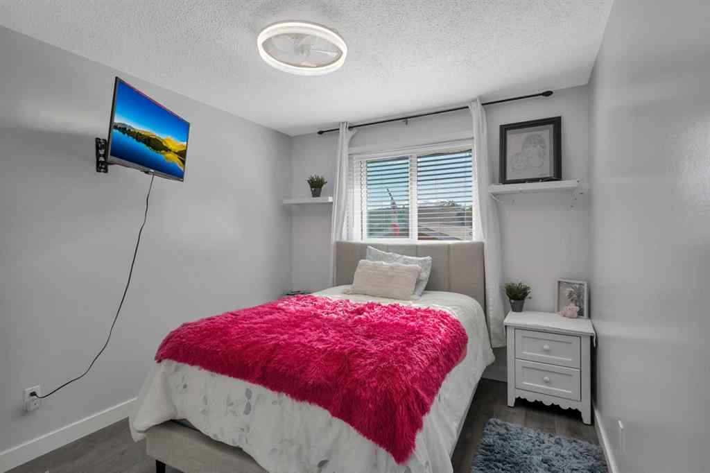 MLS® A2236881 - 5810 60 Street  in Lucas Heights Ponoka, Residential