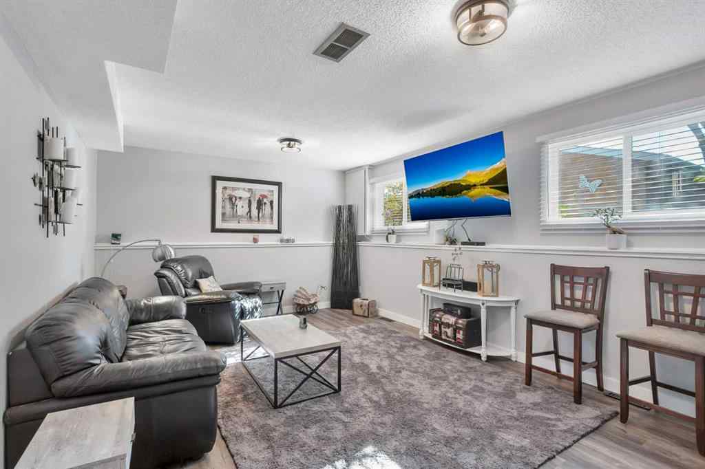 MLS® A2236881 - 5810 60 Street  in Lucas Heights Ponoka, Residential