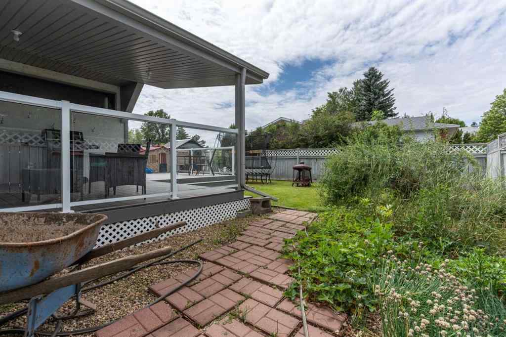 MLS® A2236928 - 5424 60 Street  in Victoria Park Camrose, Residential