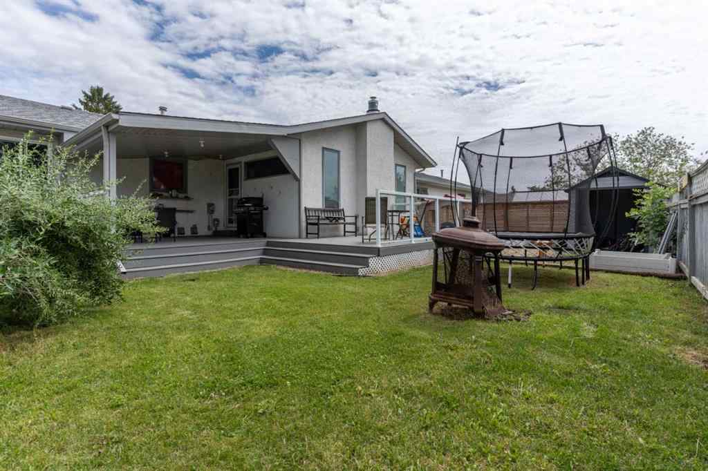 MLS® A2236928 - 5424 60 Street  in Victoria Park Camrose, Residential