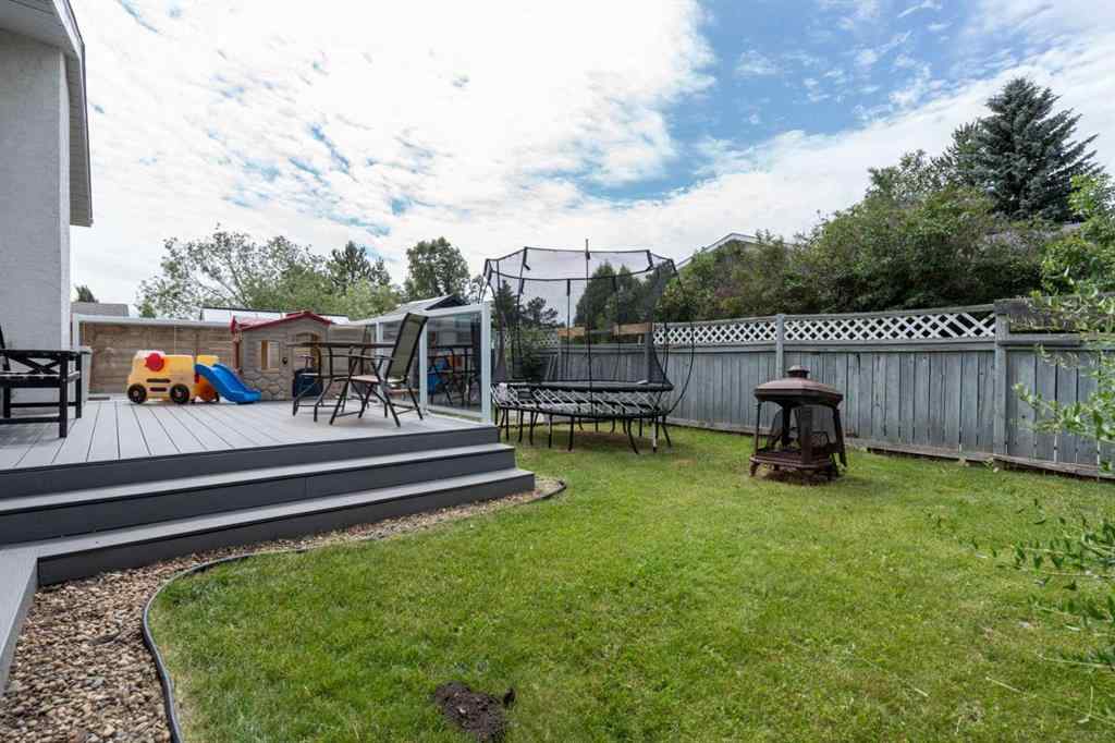 MLS® A2236928 - 5424 60 Street  in Victoria Park Camrose, Residential