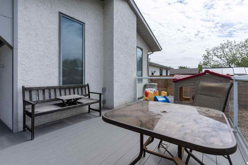MLS® A2236928 - 5424 60 Street  in Victoria Park Camrose, Residential