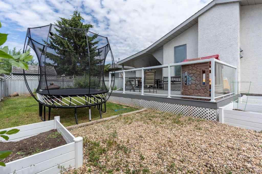 MLS® A2236928 - 5424 60 Street  in Victoria Park Camrose, Residential