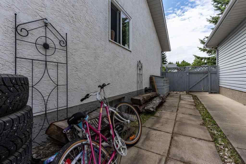 MLS® A2236928 - 5424 60 Street  in Victoria Park Camrose, Residential