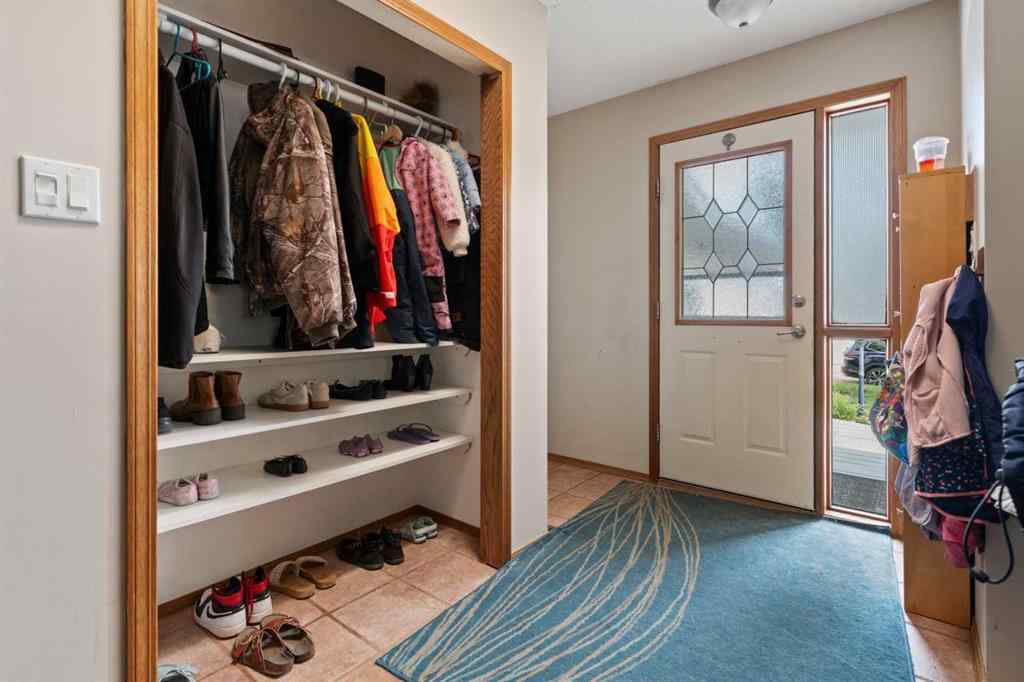 MLS® A2236928 - 5424 60 Street  in Victoria Park Camrose, Residential