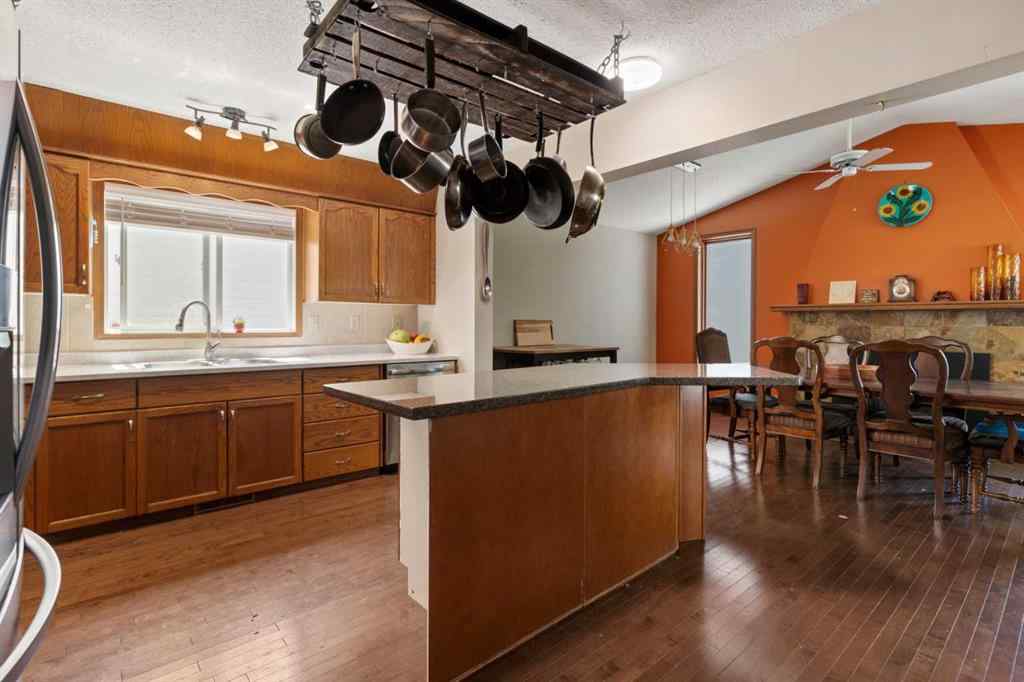 MLS® A2236928 - 5424 60 Street  in Victoria Park Camrose, Residential