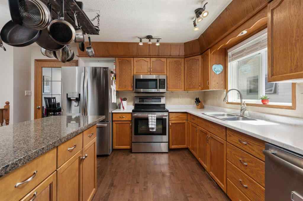 MLS® A2236928 - 5424 60 Street  in Victoria Park Camrose, Residential
