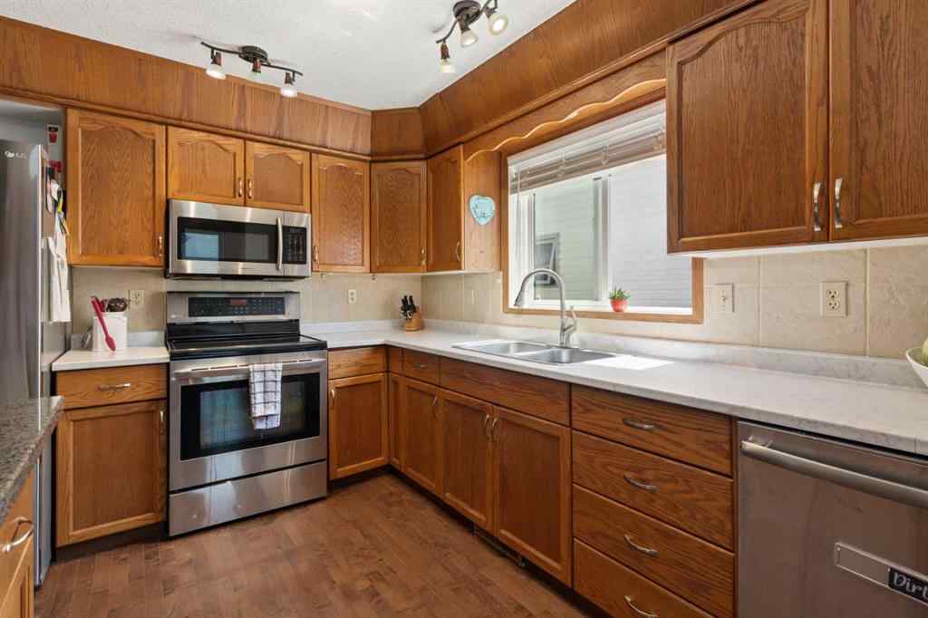 MLS® A2236928 - 5424 60 Street  in Victoria Park Camrose, Residential