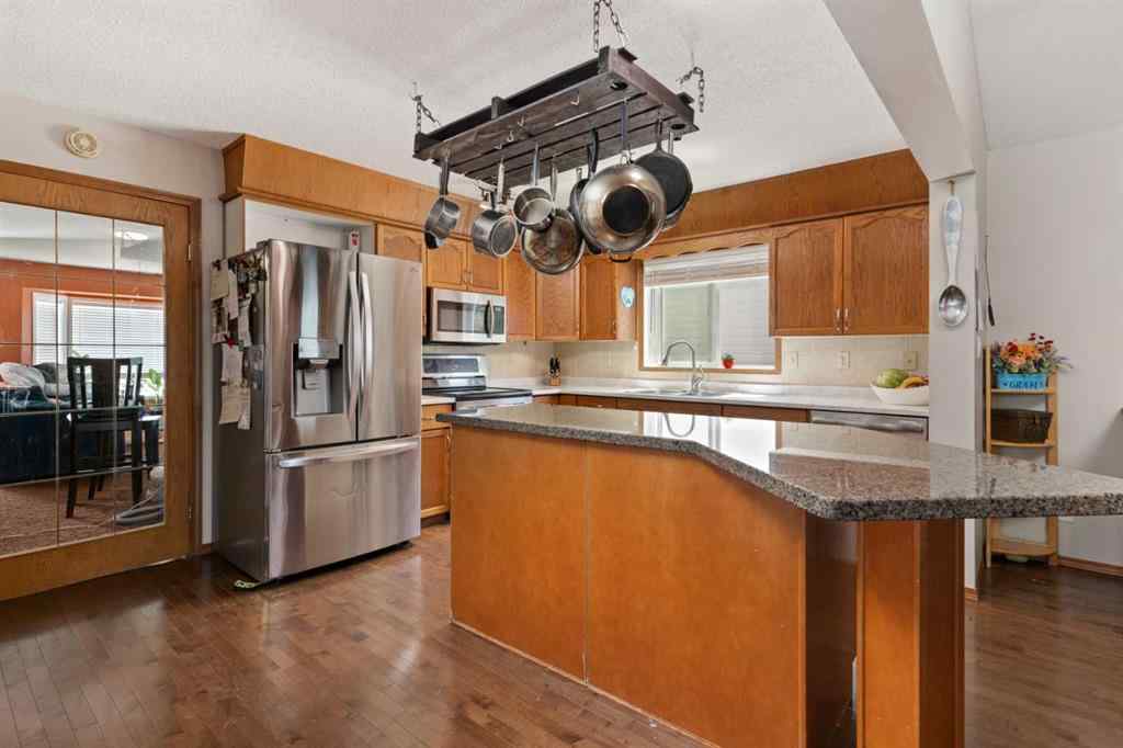 MLS® A2236928 - 5424 60 Street  in Victoria Park Camrose, Residential