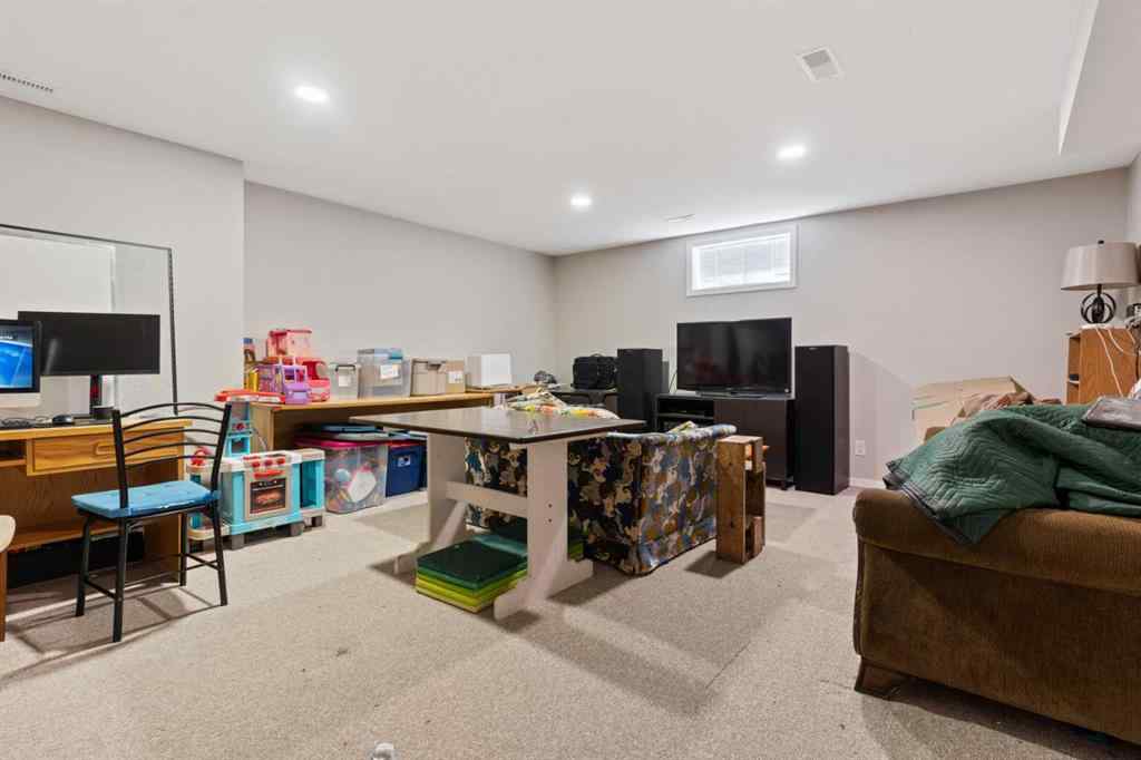 MLS® A2236928 - 5424 60 Street  in Victoria Park Camrose, Residential
