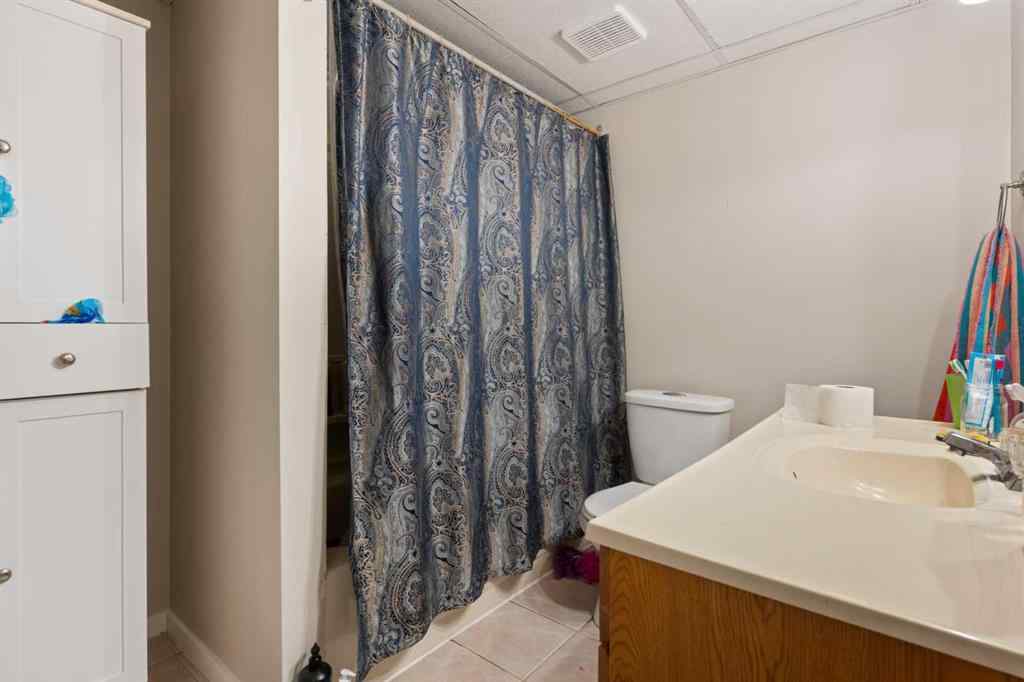 MLS® A2236928 - 5424 60 Street  in Victoria Park Camrose, Residential
