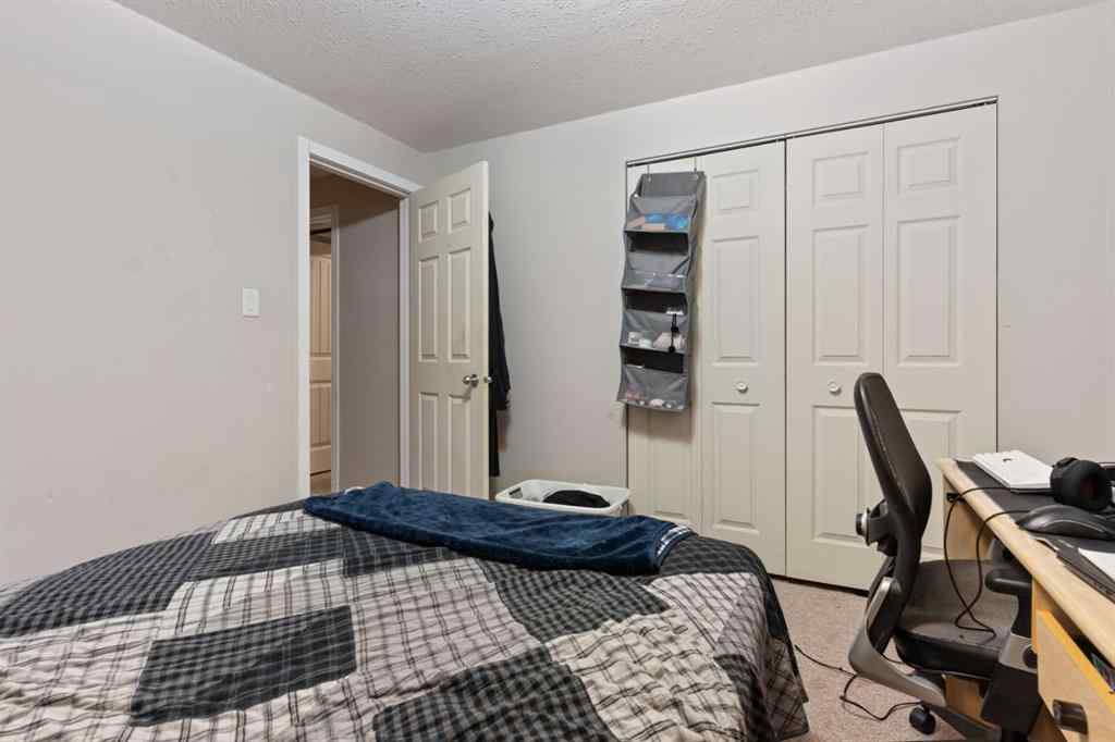 MLS® A2236928 - 5424 60 Street  in Victoria Park Camrose, Residential
