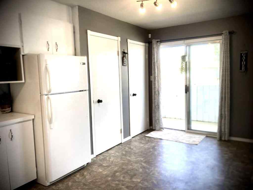 MLS® A2236989 - 4417B 47A Avenue  in Downtown Sylvan Lake, Residential