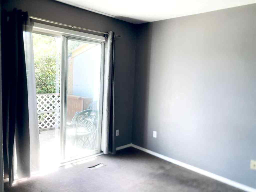 MLS® A2236989 - 4417B 47A Avenue  in Downtown Sylvan Lake, Residential