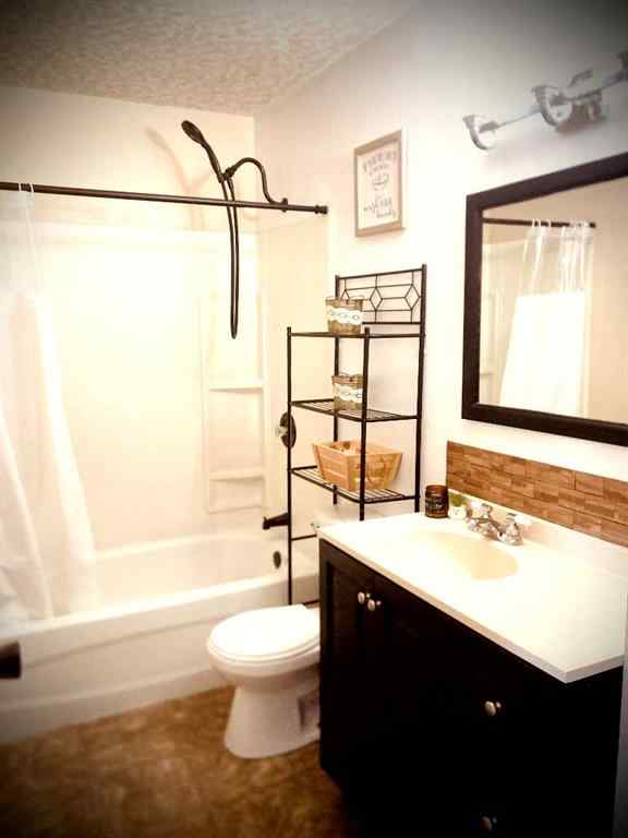 MLS® A2236989 - 4417B 47A Avenue  in Downtown Sylvan Lake, Residential