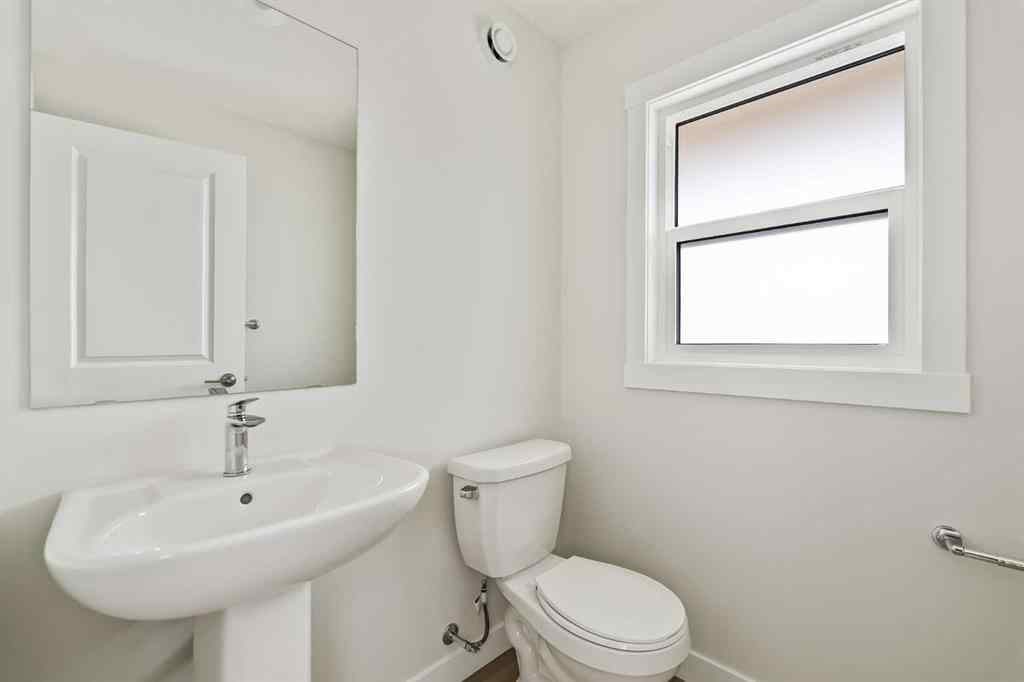 MLS® A2236992 - 1006 Chinook Winds Meadow SW in Chinook Gate Airdrie, Residential