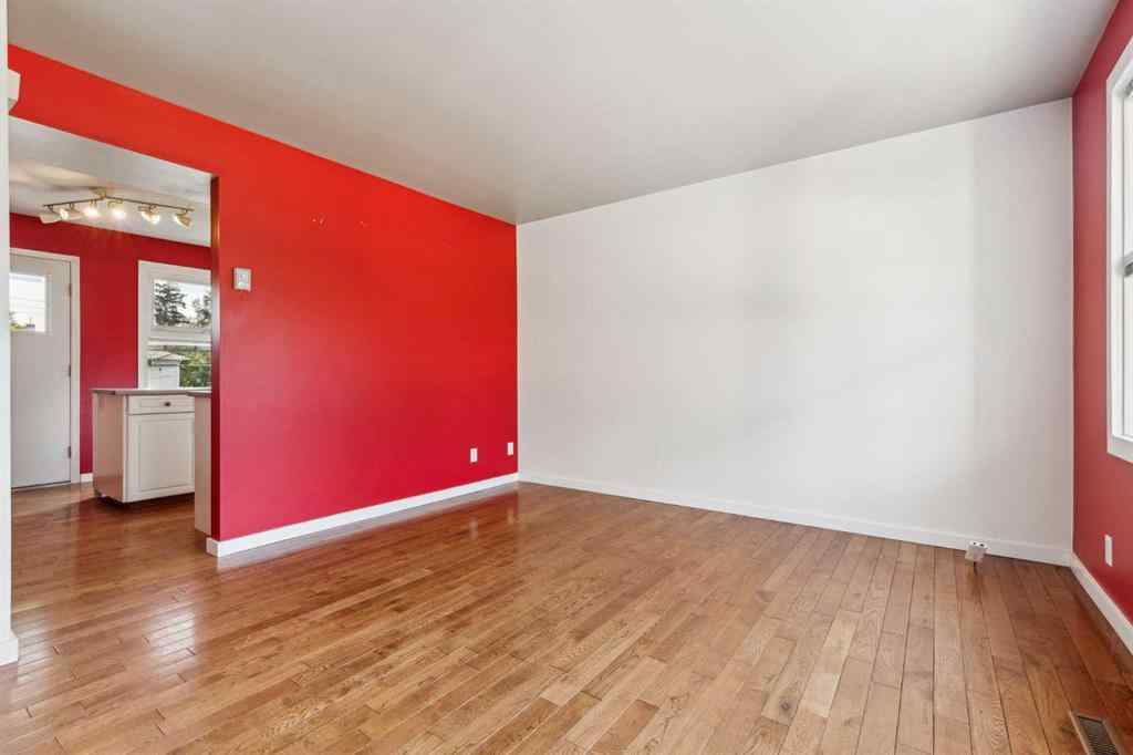 MLS® A2237047 - 608 32 Avenue NE in Winston Heights/Mountview Calgary, Residential