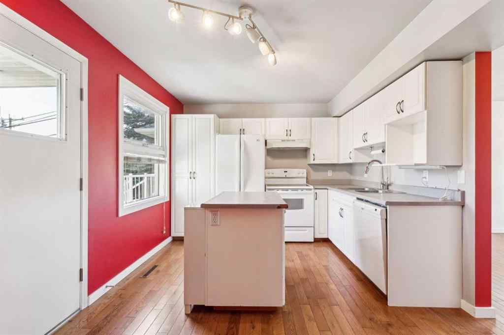MLS® A2237047 - 608 32 Avenue NE in Winston Heights/Mountview Calgary, Residential