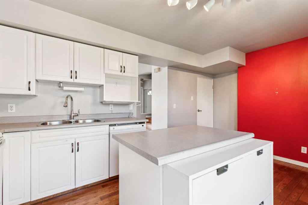 MLS® A2237047 - 608 32 Avenue NE in Winston Heights/Mountview Calgary, Residential