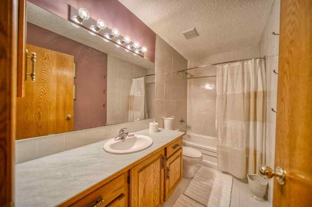 MLS® A2237070 - 214 Lakeside Greens Place  in Lakeside Greens Chestermere, Residential