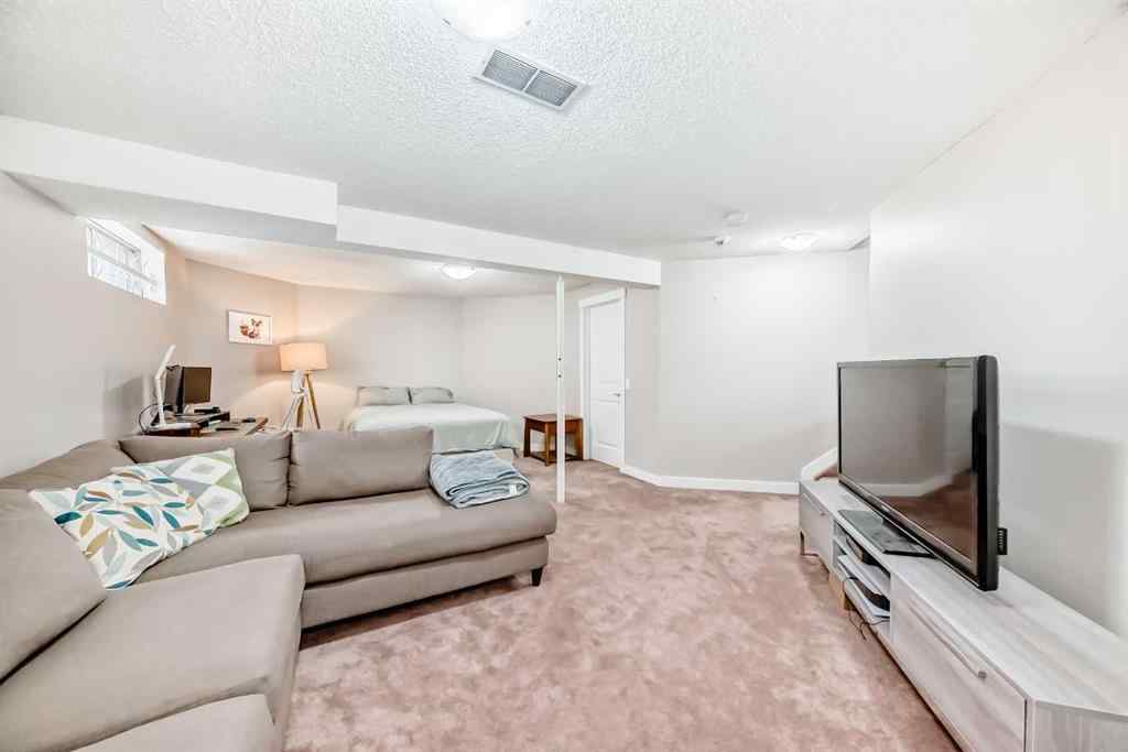 MLS® A2237084 - 60 Sunlake Road SE in Sundance Calgary, Residential