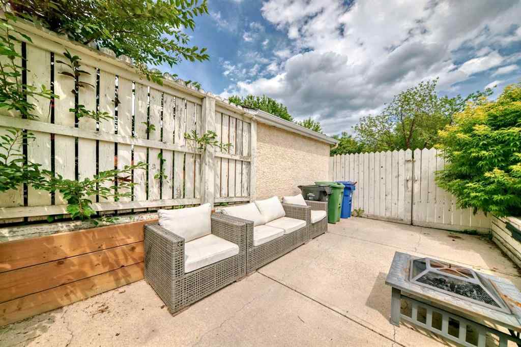 MLS® A2237084 - 60 Sunlake Road SE in Sundance Calgary, Residential