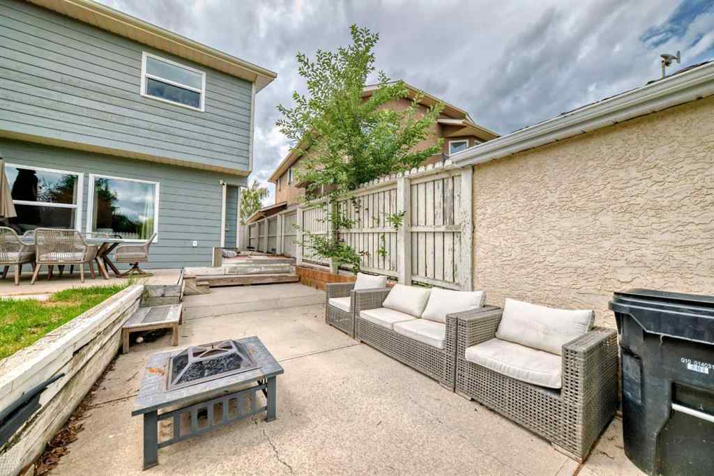 MLS® A2237084 - 60 Sunlake Road SE in Sundance Calgary, Residential