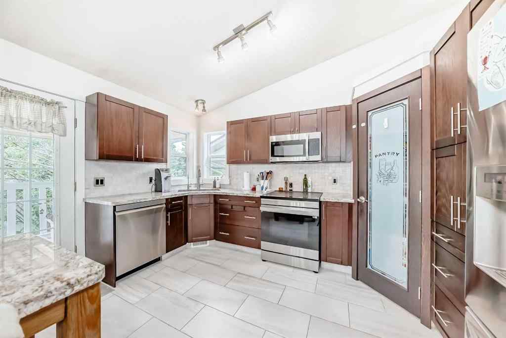 MLS® A2237084 - 60 Sunlake Road SE in Sundance Calgary, Residential