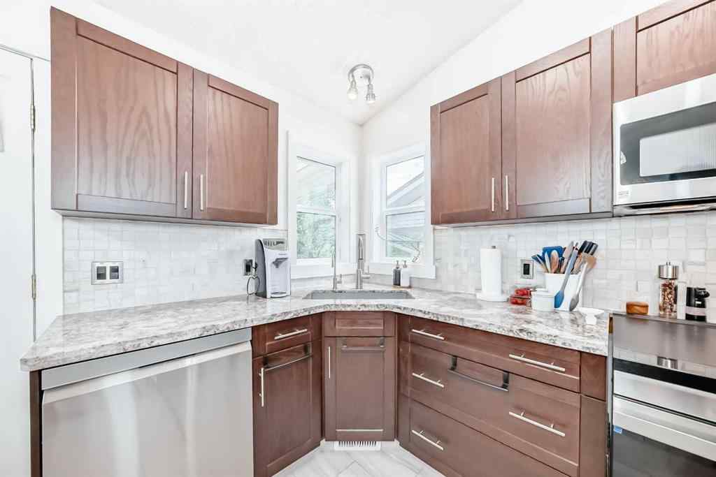 MLS® A2237084 - 60 Sunlake Road SE in Sundance Calgary, Residential