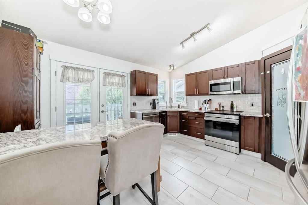 MLS® A2237084 - 60 Sunlake Road SE in Sundance Calgary, Residential