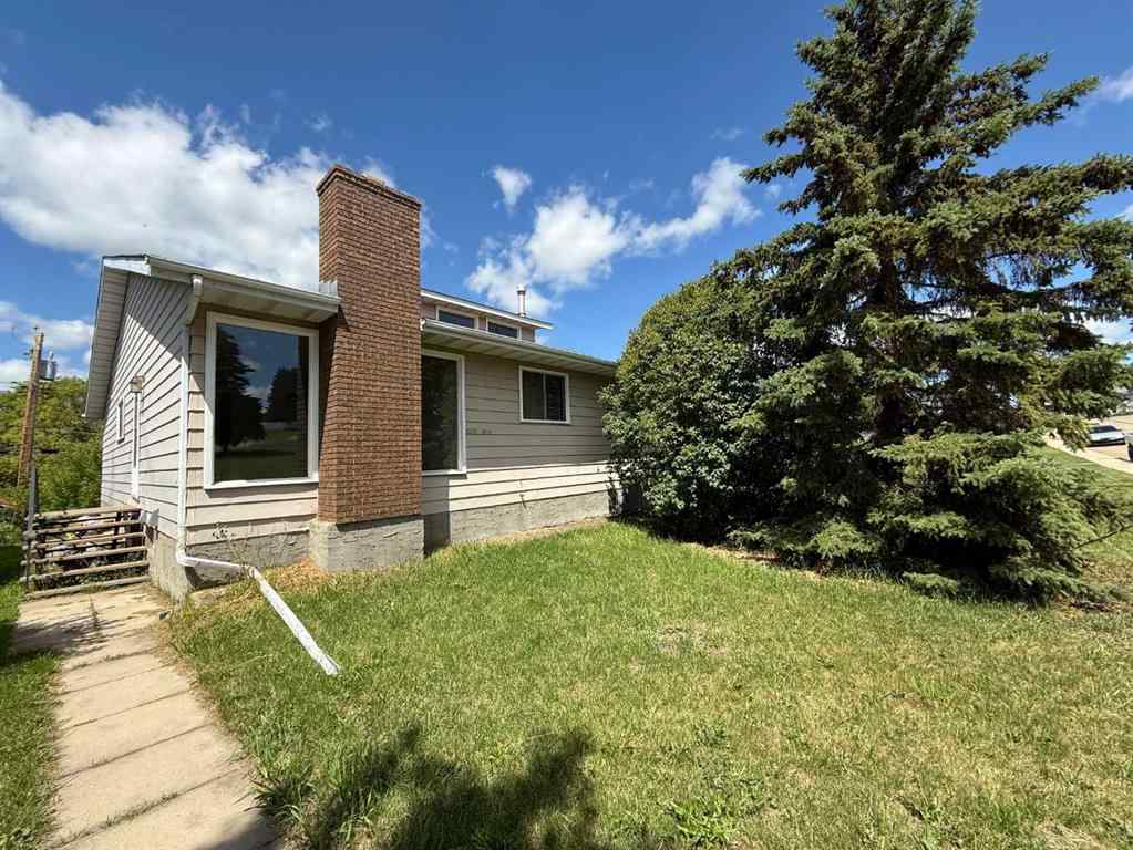 MLS® A2237092 - 4206, 4208 44 Street   in Riverside Ponoka, Residential