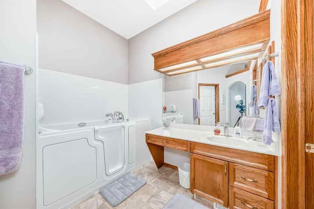 MLS® A2237172 - 11 Hamptons Bay NW in Hamptons Calgary, Residential