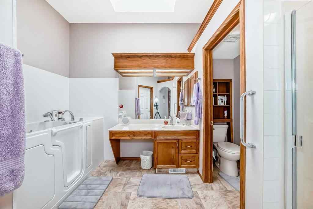 MLS® A2237172 - 11 Hamptons Bay NW in Hamptons Calgary, Residential