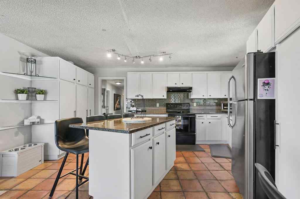 MLS® A2237209 - 2326 19 Street SW in Bankview Calgary, Residential