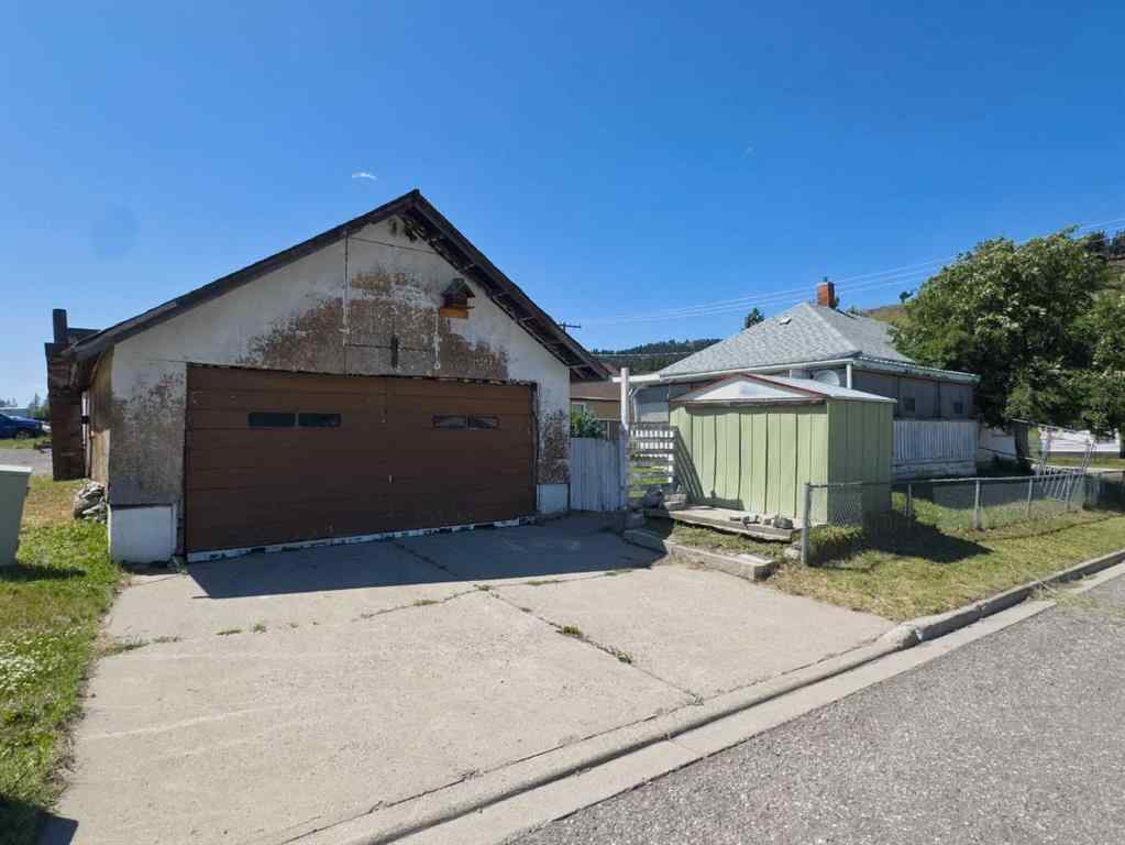 MLS® A2237217 - 6754 17 Avenue  in NONE Coleman, Residential