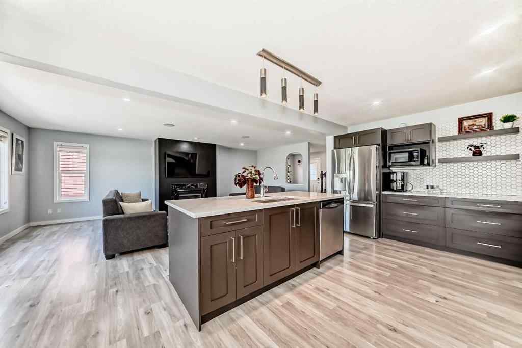 MLS® A2237250 - 172 SPRINGMERE Grove  in Westmere Chestermere, Residential