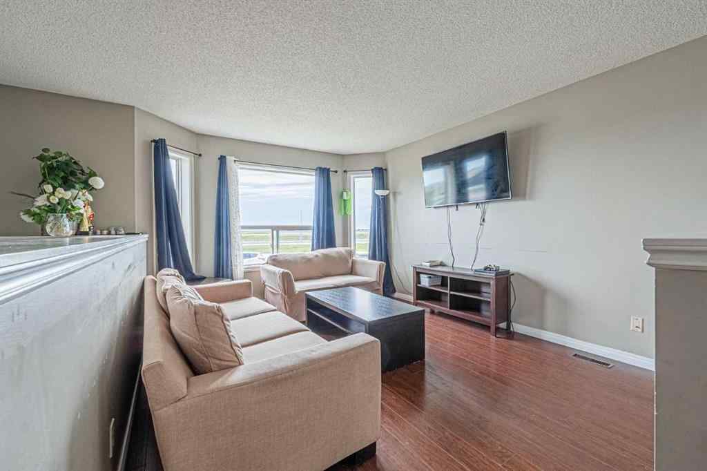 MLS® A2237301 - 96 Appleside Close SE in Applewood Park Calgary, Residential