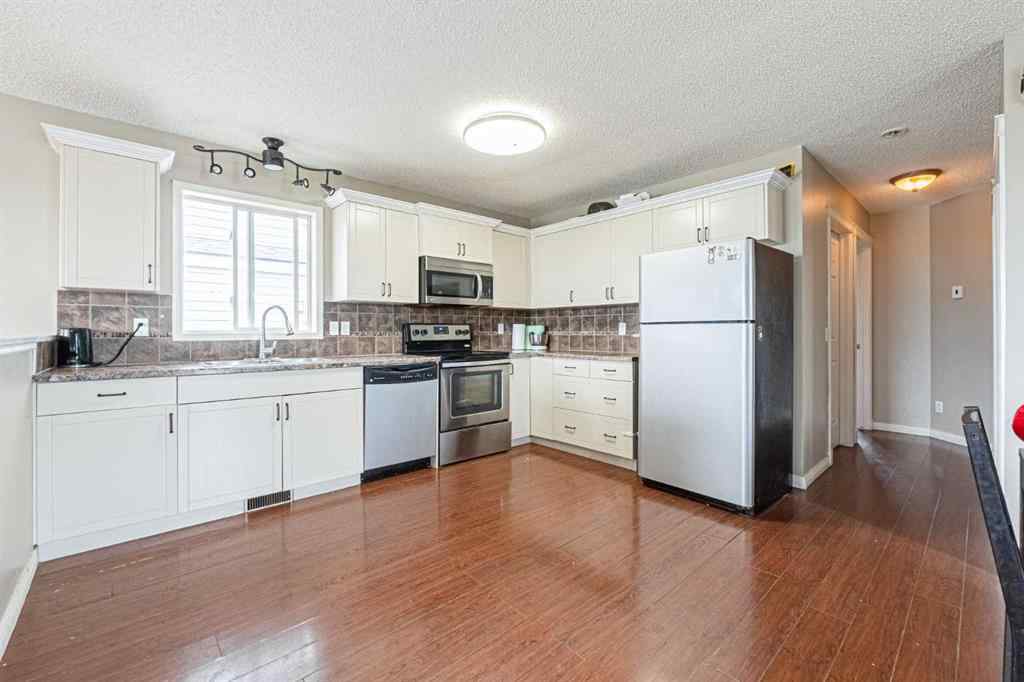 MLS® A2237301 - 96 Appleside Close SE in Applewood Park Calgary, Residential