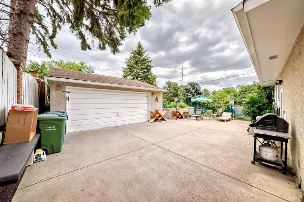 MLS® A2237324 - 1004 Hunterston Hill NW in Huntington Hills Calgary, Residential