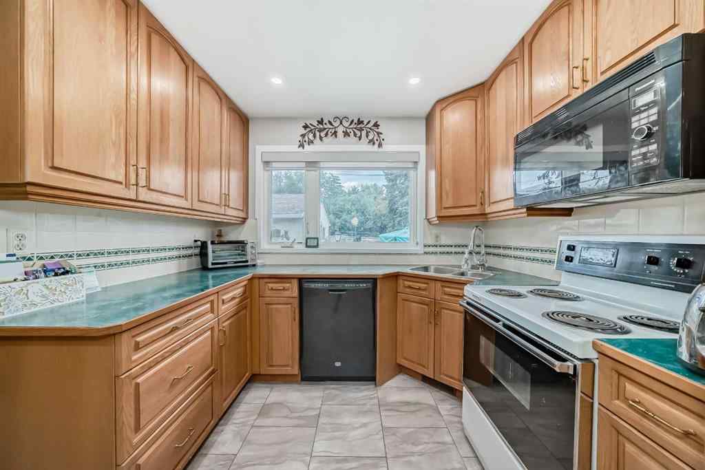 MLS® A2237324 - 1004 Hunterston Hill NW in Huntington Hills Calgary, Residential