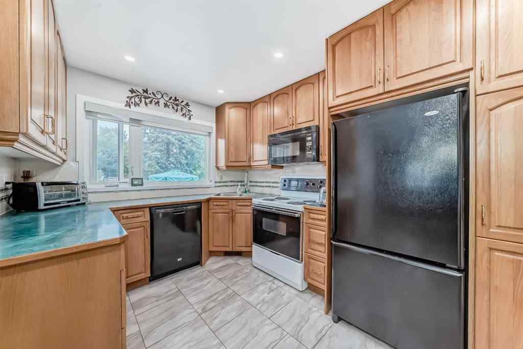 MLS® A2237324 - 1004 Hunterston Hill NW in Huntington Hills Calgary, Residential