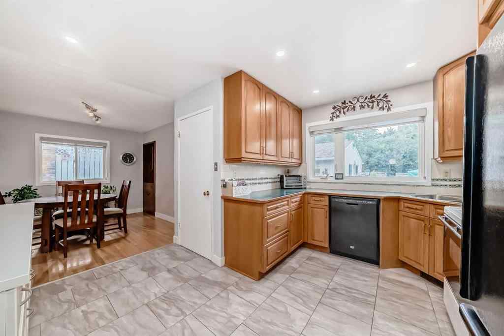 MLS® A2237324 - 1004 Hunterston Hill NW in Huntington Hills Calgary, Residential